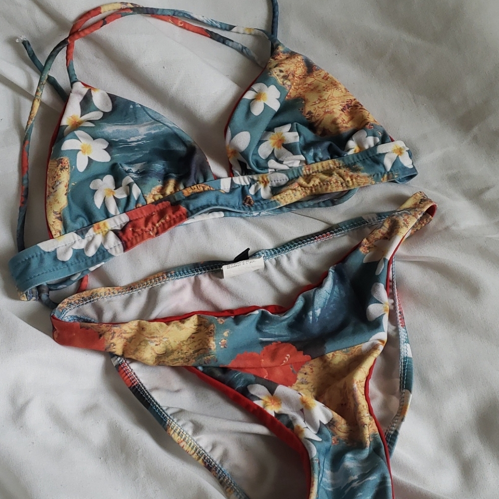 Beautiful GUESS 2 piece suit